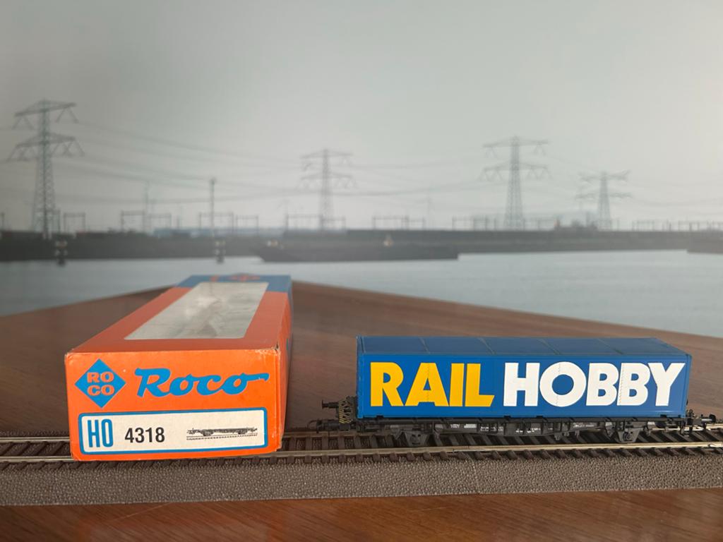 Roco HO 4318 Rail Hobby gesloten goederenwagon, Gelijkstroom of Wisselstroom, Wagon, Ophalen of Verzenden, Zo goed als nieuw