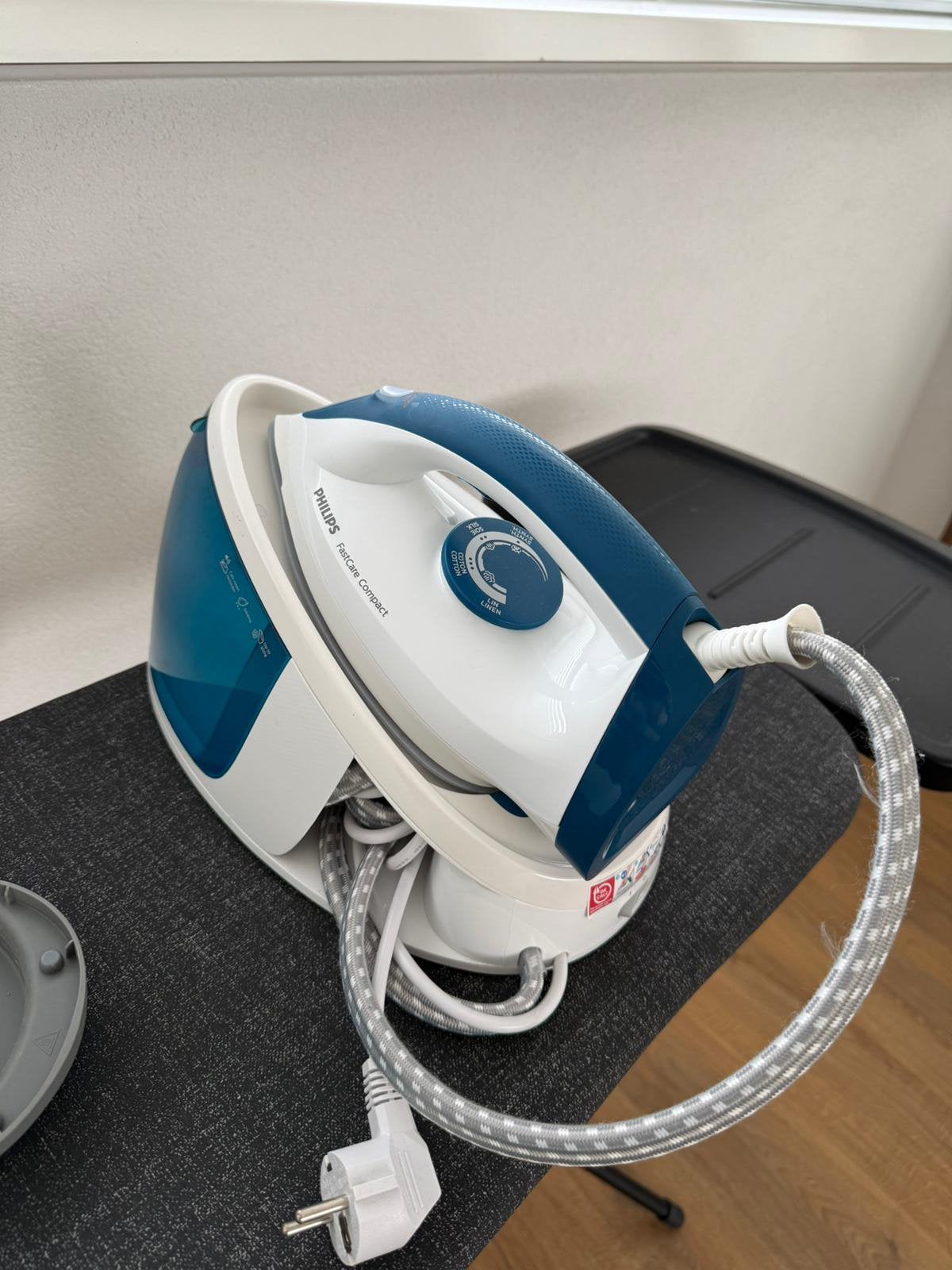 Strijkijzer Philips FastCare Compact, Ophalen, Zo goed als nieuw, Strijkijzer met snoer