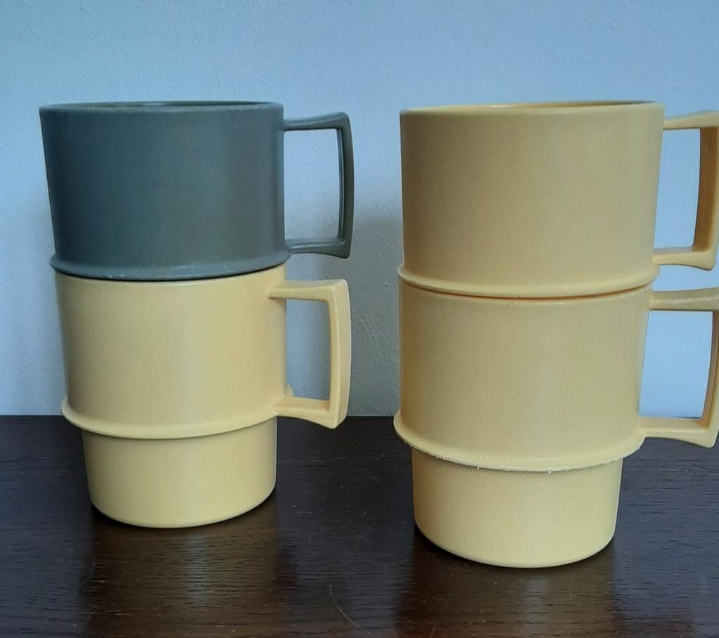 4 vintage Tupperware stapel bekers izgst, Huis en Inrichting, Ophalen of Verzenden, Geel, Beker of Kan
