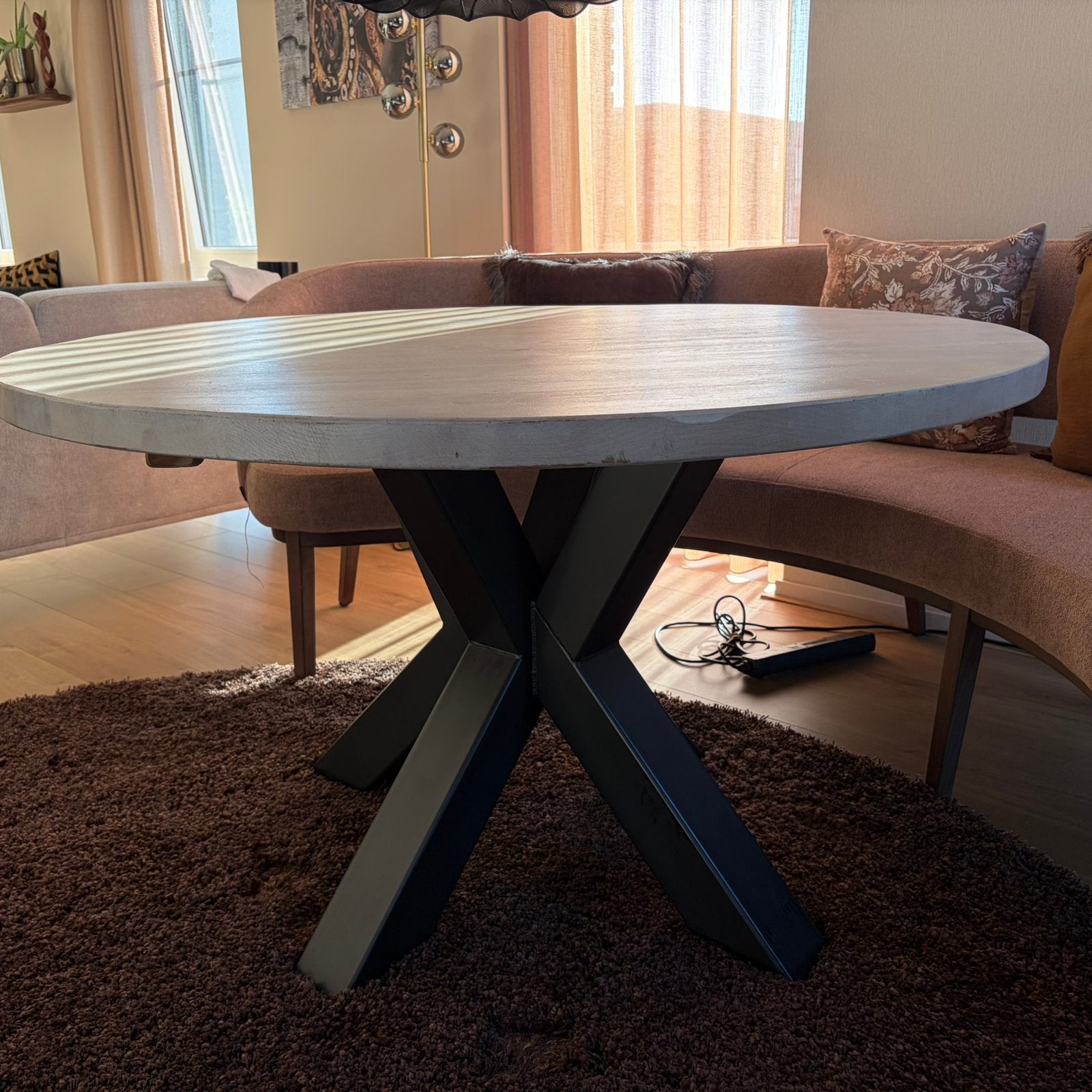 Ronde eettafel massiefeiken 125cm Whitewash/stalen kruispoot, Huis en Inrichting, Ophalen, 50 – 75, Gebruikt, Stevig en duurzaam