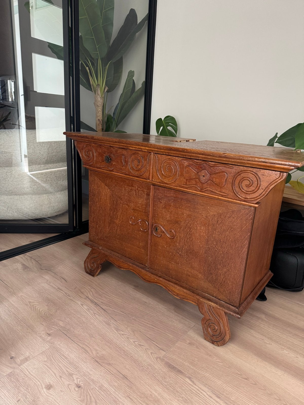 Antiek dressoir met houtsnijwerk - Opknapper, Ophalen