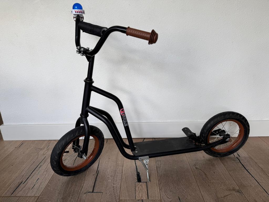 Stoere zwarte cross step met luchtbanden en rem van 2Cycle, Fietsen en Brommers, Steps, Ophalen, Zo goed als nieuw, Gewone step