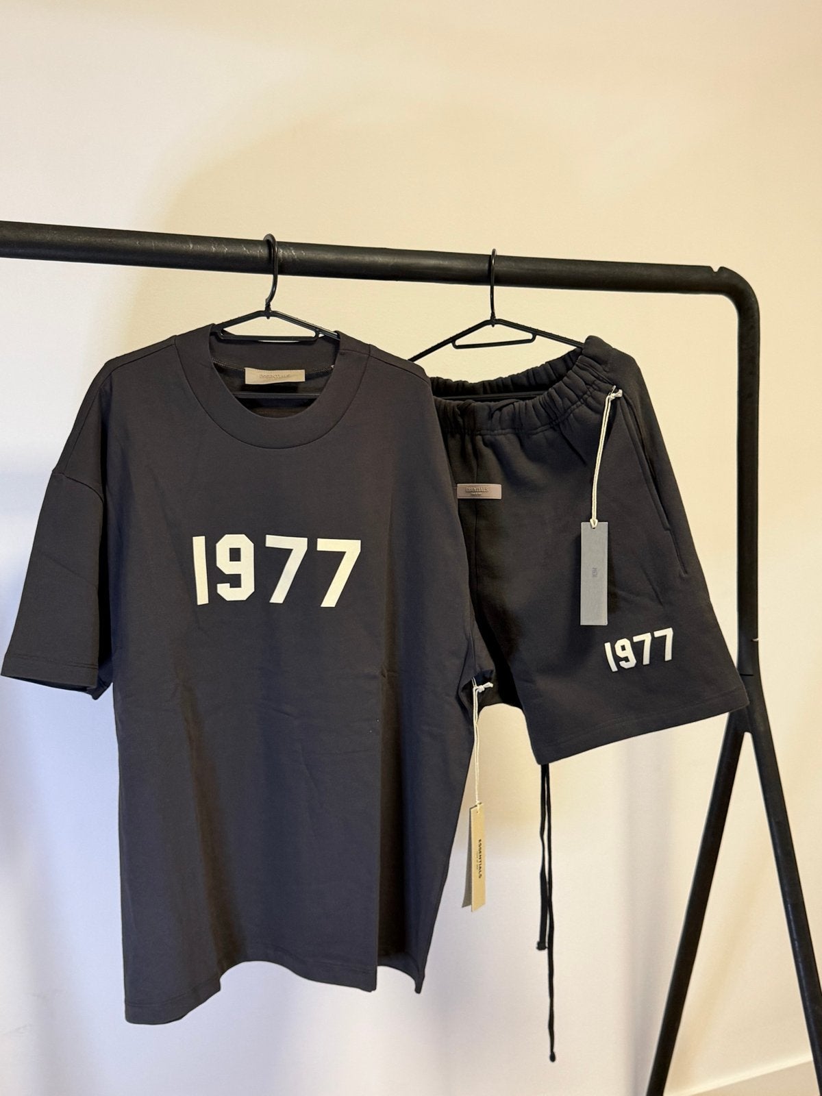 Essentials zomerset 1977 - T-shirt en korte broek, Ophalen of Verzenden, Nieuw, Overige maten, Zwart