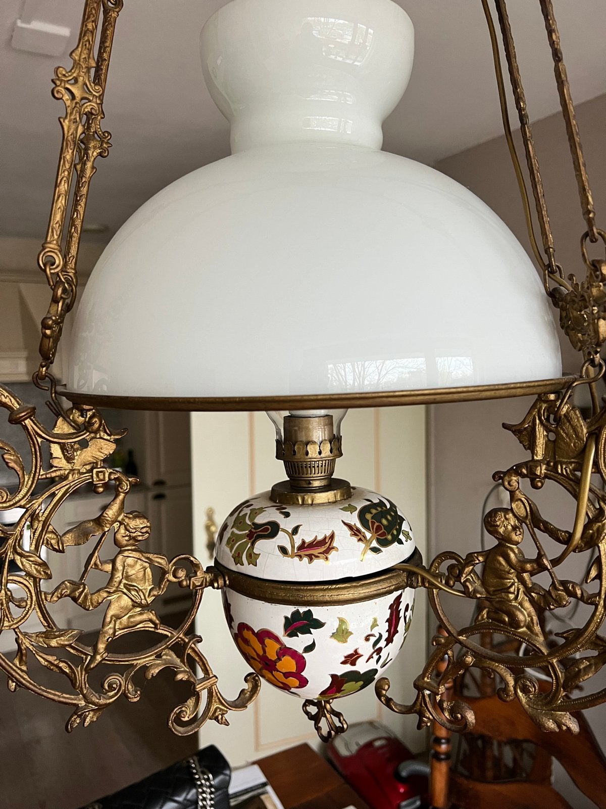 Antieke olielamp / hanglamp met porselein en messing, Ophalen