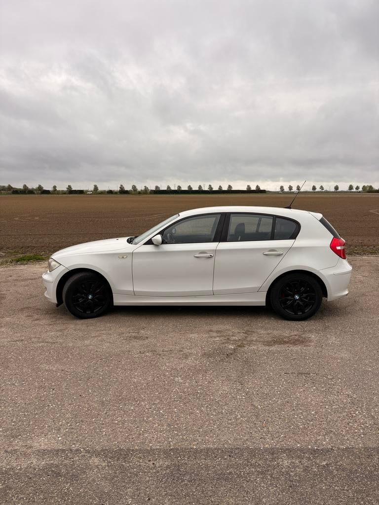 BMW 1-Serie 2.0 116I 5DR 2011 Wit, Auto's, BMW, Particulier, 1-Serie, Airbags, Airconditioning, Bluetooth, Centrale vergrendeling
