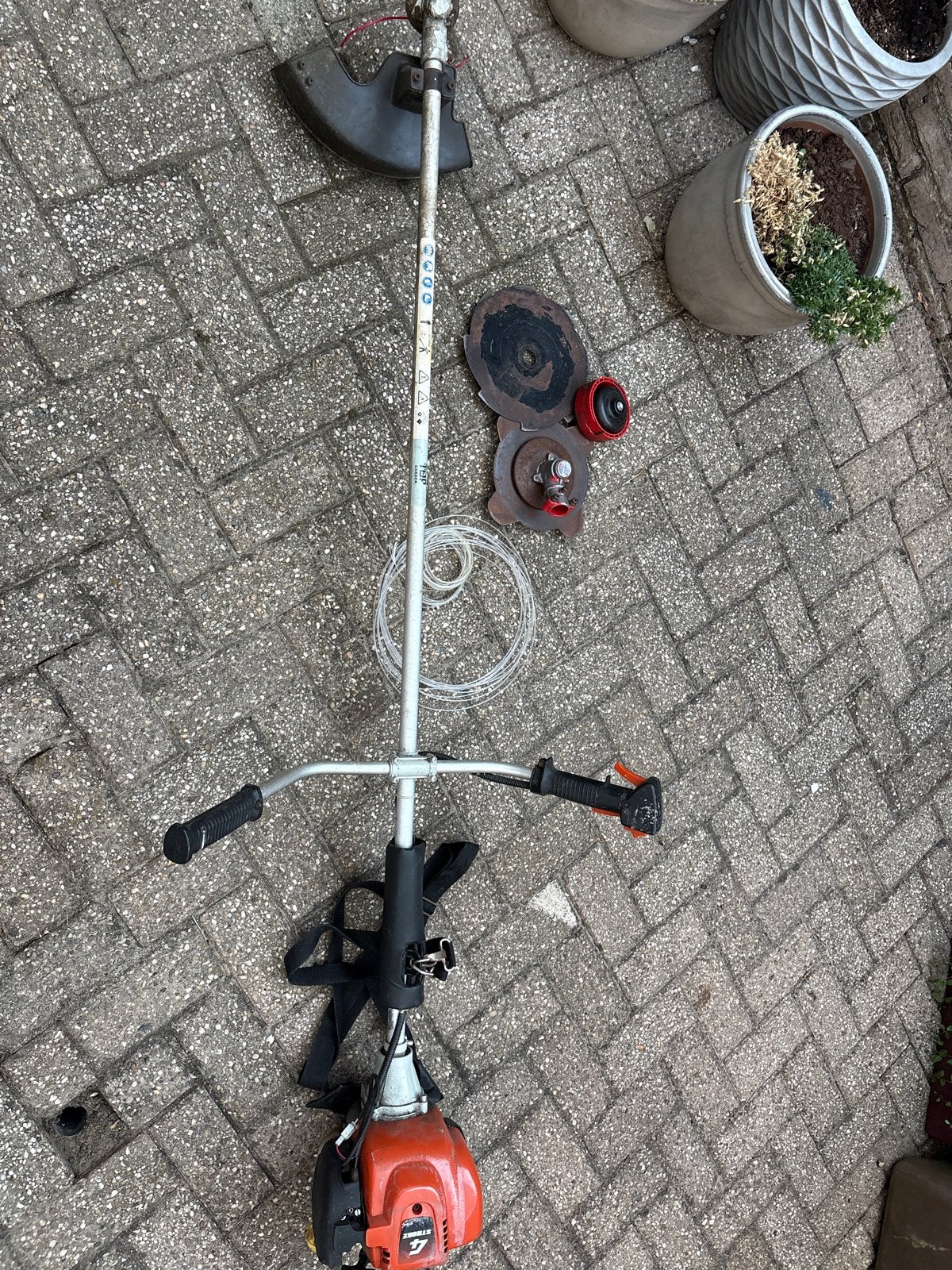 4-takt bosmaaier met 2 banden, 2 schijven en draadspoel, Tuin en Terras, Ophalen of Verzenden, Gebruikt, 30 tot 50 cm, Benzine