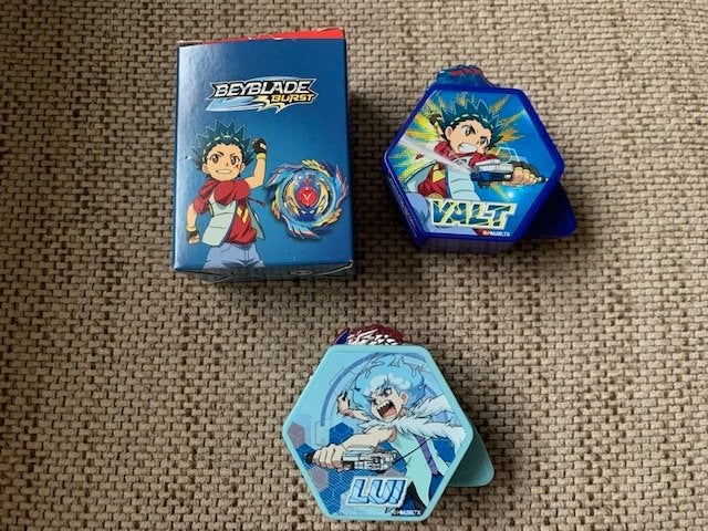 Beyblade burst van McDonalds 2 stuks. De donkerblauwe is nie, Ophalen of Verzenden, Gebruikt