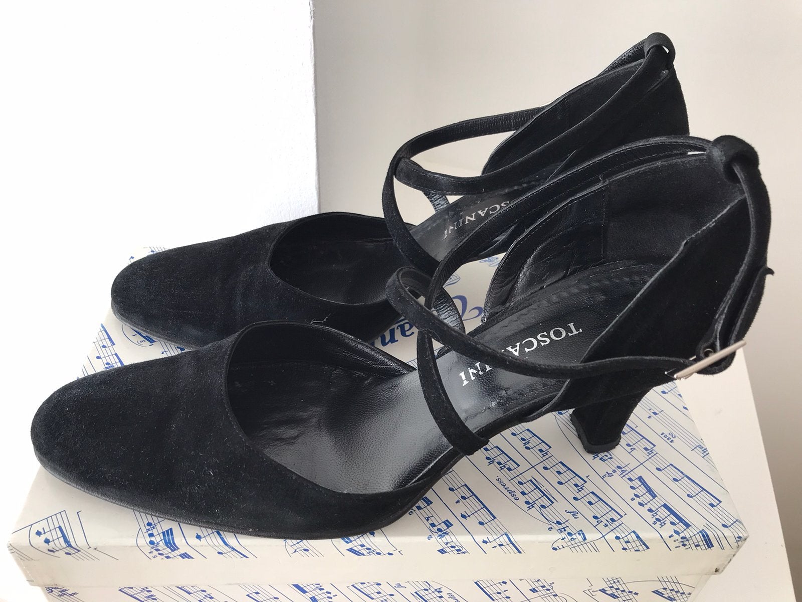 Pump zwart suède Toscanini Italy / maat 41, Pumps, Zwart, Ophalen of Verzenden, Zo goed als nieuw