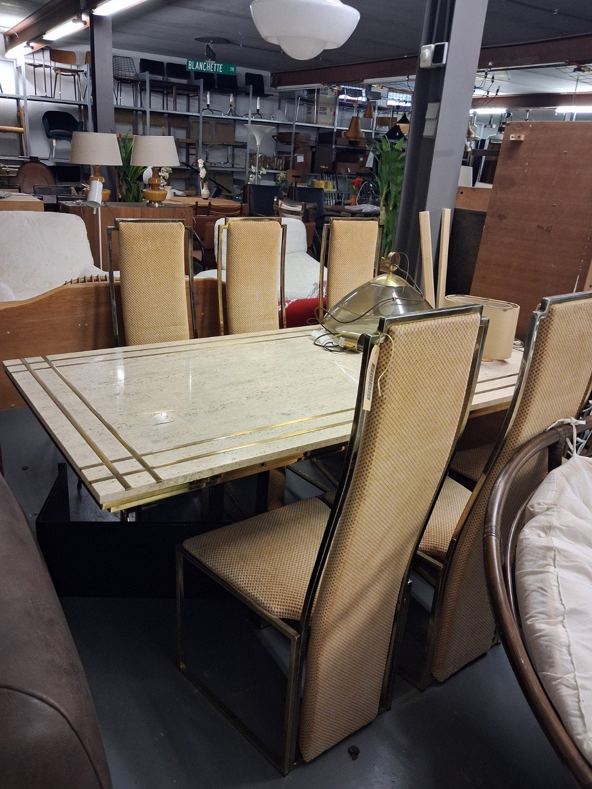 Travertin eettafel met messing details en 6 stoelen, Ophalen, Gebruikt, Onbekend@voorbeeld.com, Overige materialen