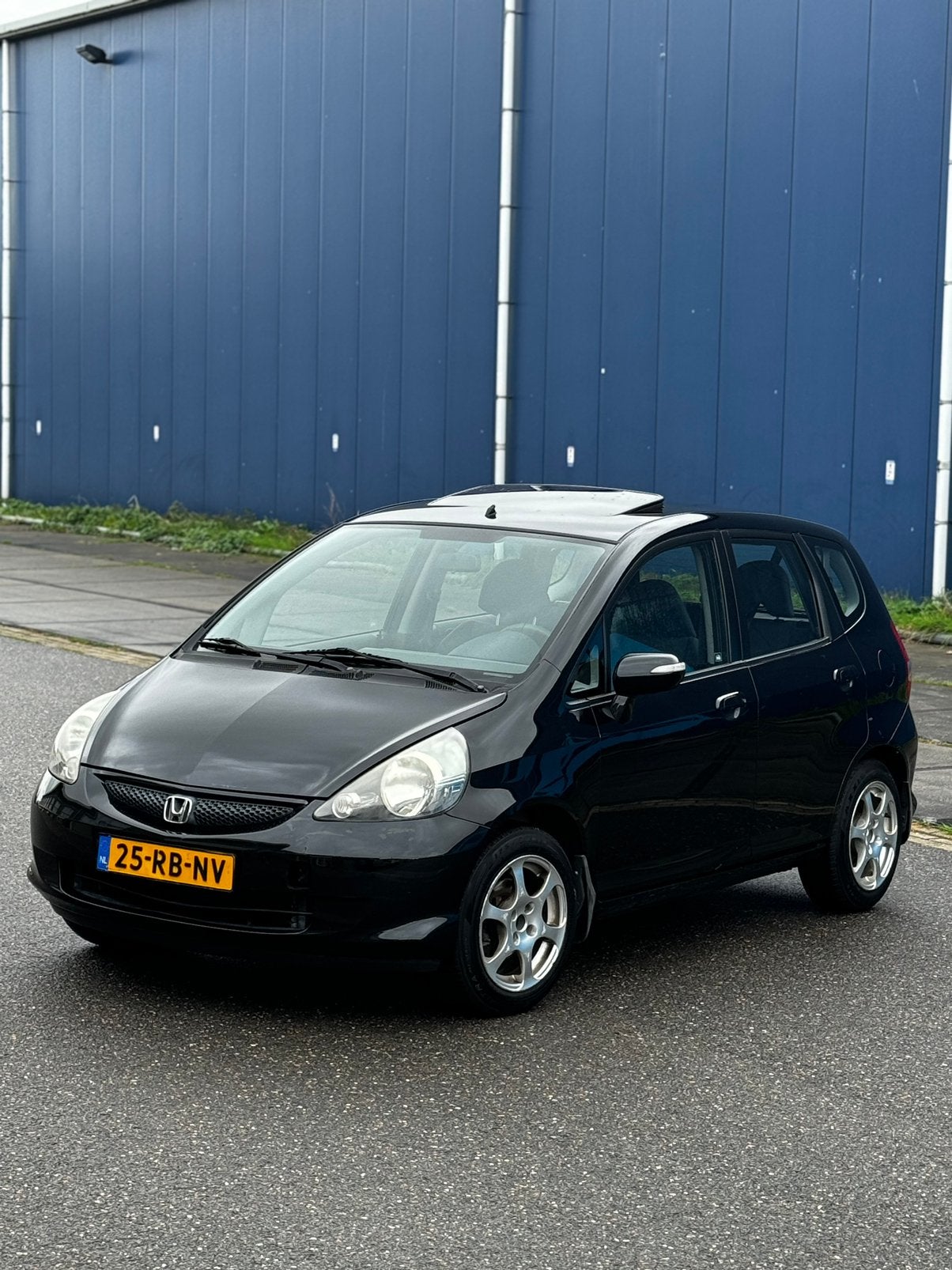 Honda Jazz 1.4 I 2005 Zwart | Dakje | Carplay | Airco | LM, Auto's, Voorwielaandrijving, 83 pk, 450 kg, 40 €/maand