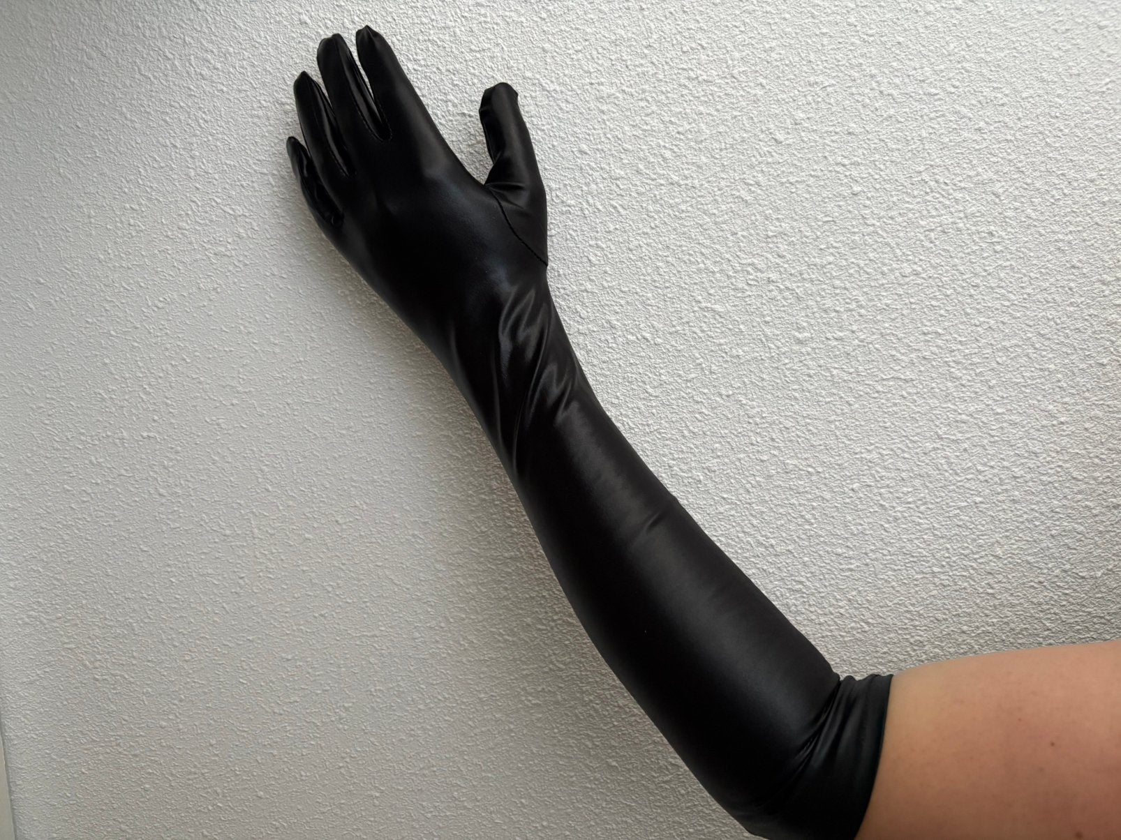 Lange zwarte wetlook handschoenen, Ophalen of Verzenden
