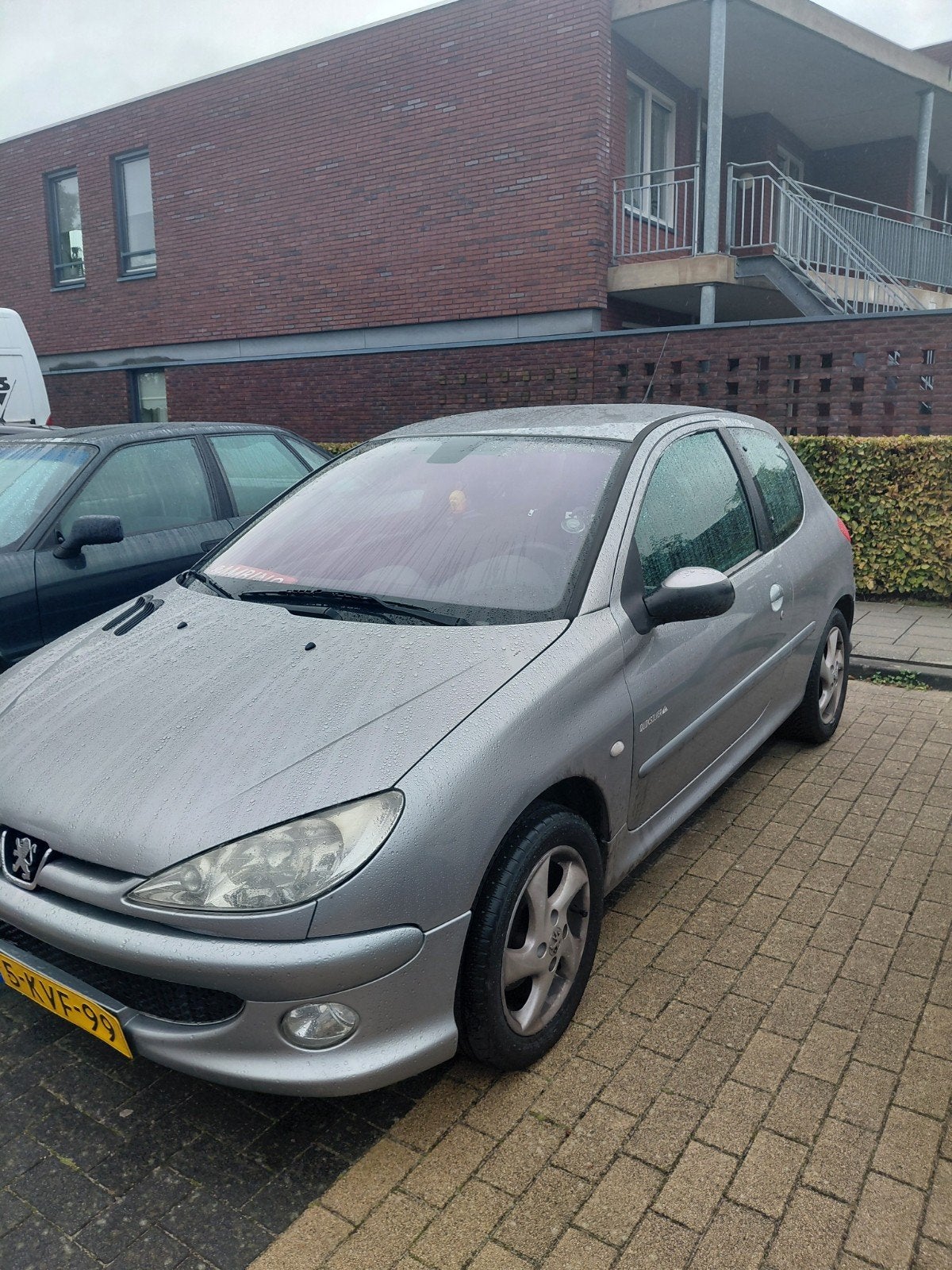 Peugeot 206 1.4 16V 3D 2004 Grijs, Voorwielaandrijving, 1360 cc, 31 €/maand, 4 cilinders