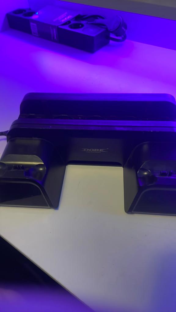 Ps4 stand voor slim en pro, Ophalen, Zo goed als nieuw, Controller