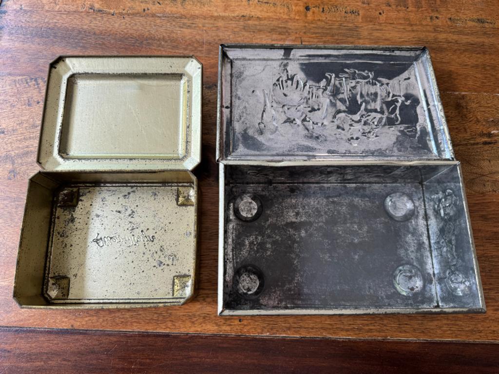 Vintage blikken trommels met reliëf en decoratie, Verzamelen, Blikken, Ophalen of Verzenden, Gebruikt, Overige, Overige merken