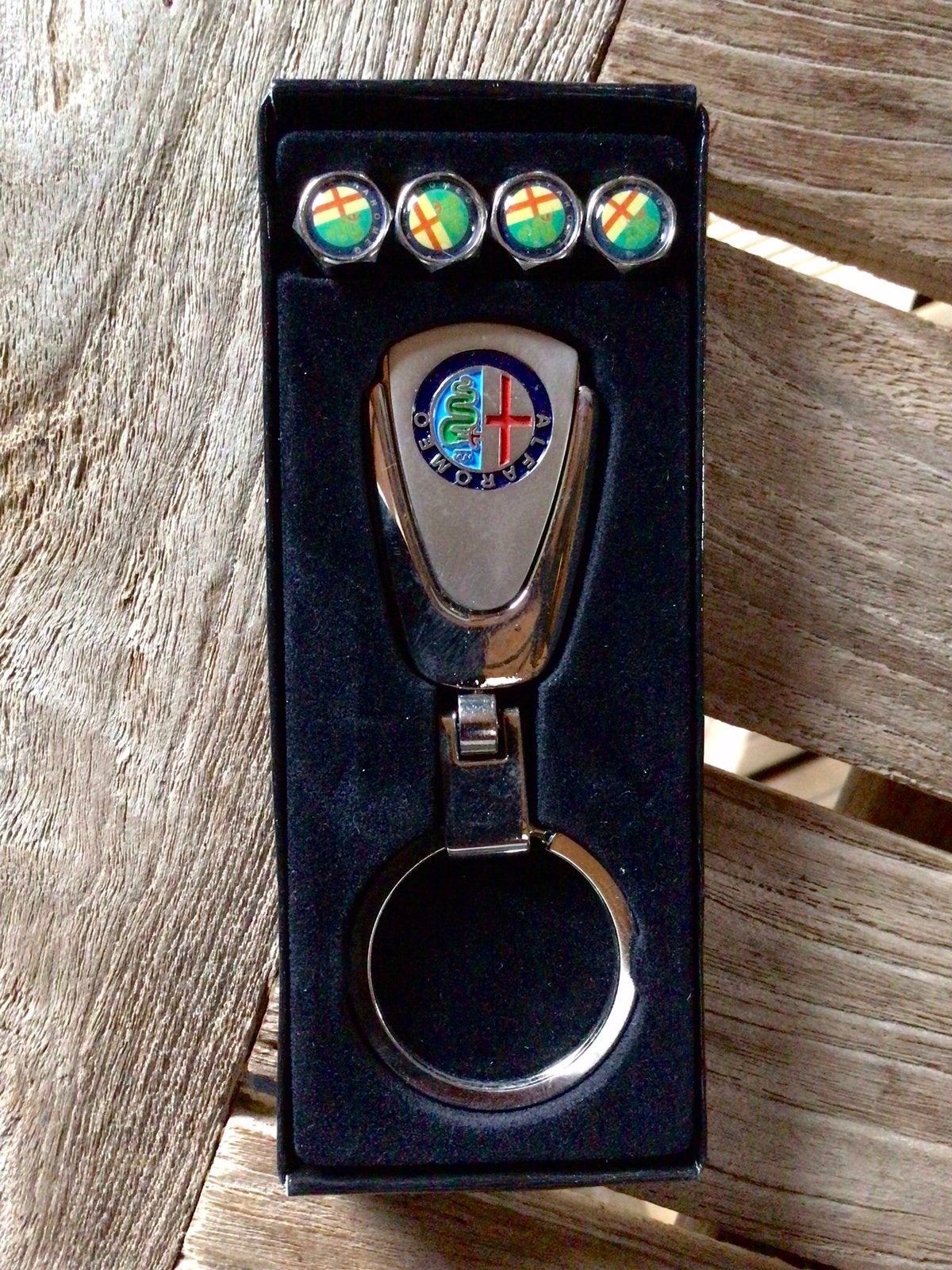 Alfa Romeo sleutelhanger in doosje.   NIEUW!, Ophalen of Verzenden, Zo goed als nieuw, Merk