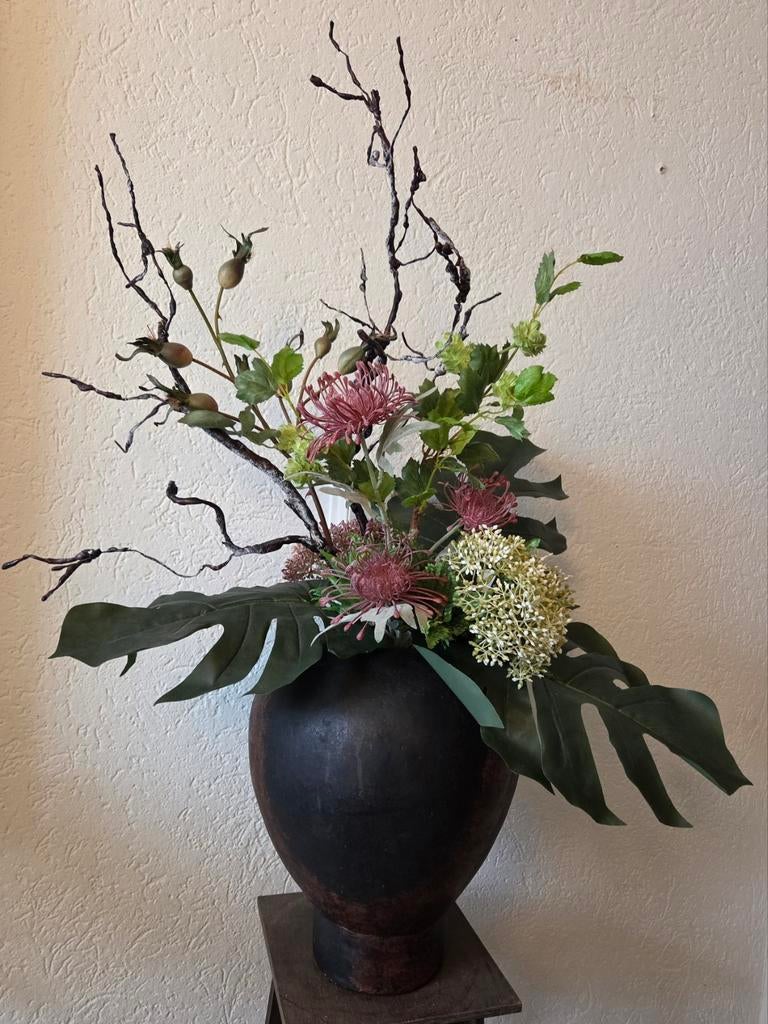 Mooi groot bloemstuk met nieuwe en zgn zijden kunstbloemen, Ophalen, Binnen, 90 cm, Zo goed als nieuw