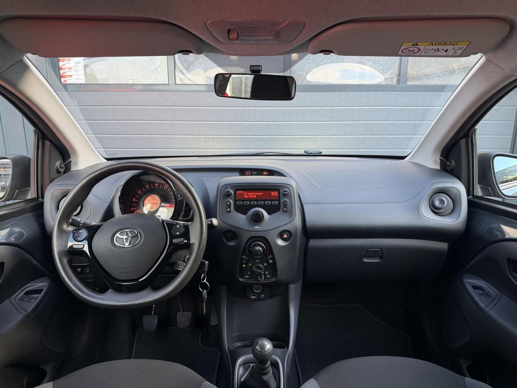 Toyota Aygo 1.0 VVT-i x-fun | Airco | Cruise | Zuinig, Auto's, Voorwielaandrijving, Gebruikt, Euro 6, 4 stoelen