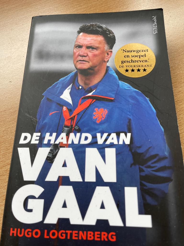 De Hand van Van Gaal - Boek over Louis van Gaal, Ophalen of Verzenden, Zo goed als nieuw