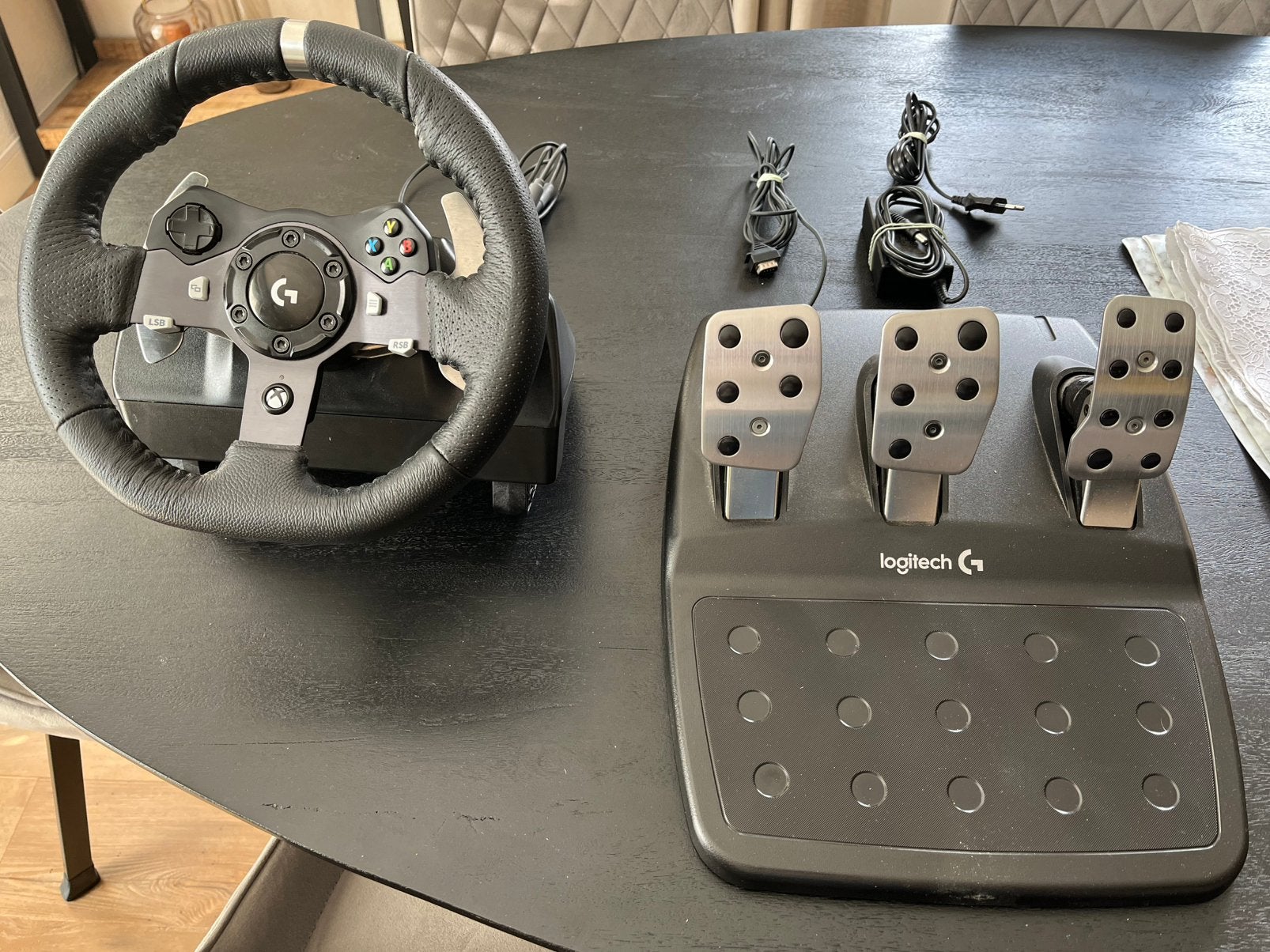 Logitech G920 racestuur met pedalen, Spelcomputers en Games, Ophalen of Verzenden, Gebruikt, Stuurtje of Sportattribuut, Xbox Original