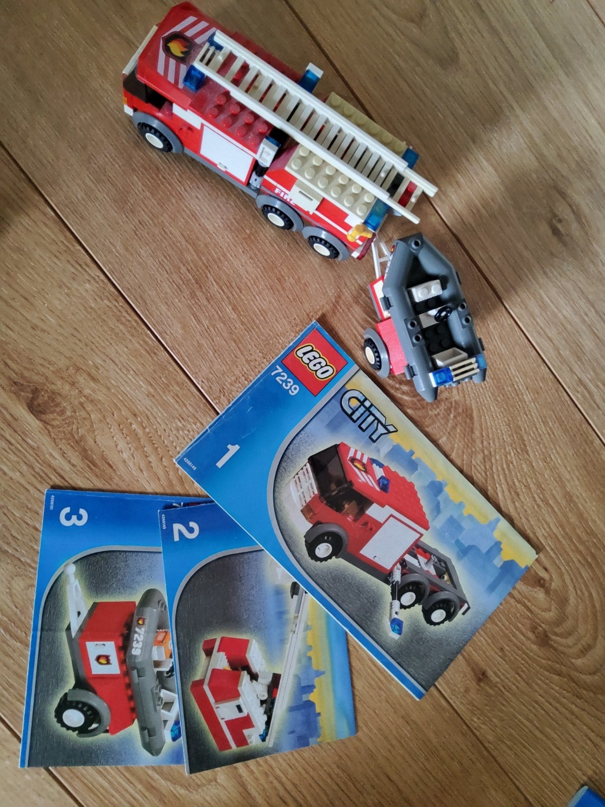 Lego City Brandweerwagen met boot en brandweerman 7239, Kinderen en Baby's, Speelgoed | Duplo en Lego, Ophalen, Lego, Compleet