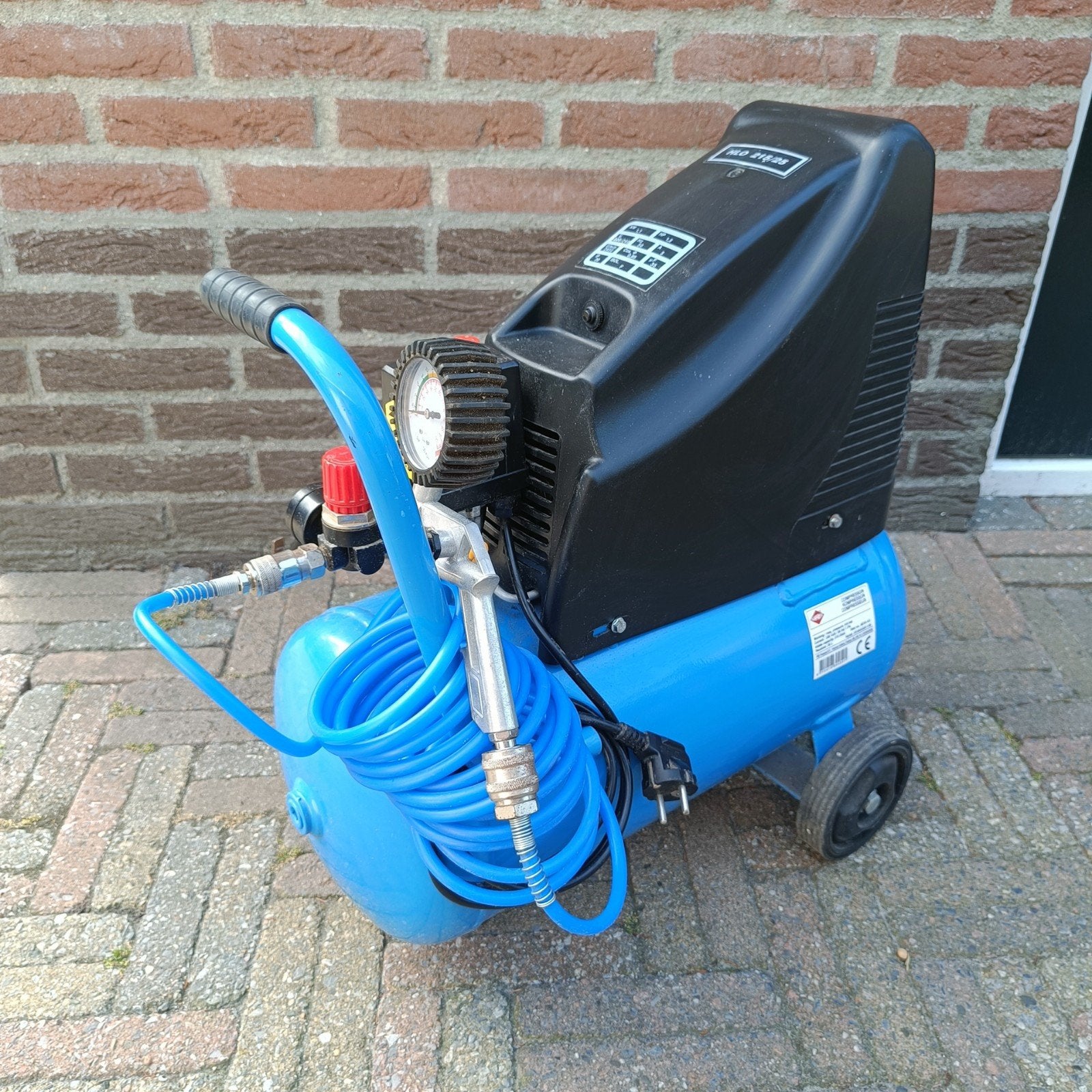 Airpress Compressor 24L - Zo goed als nieuw, Ophalen, 6 tot 10 bar, Zo goed als nieuw, 200 tot 400 liter/min