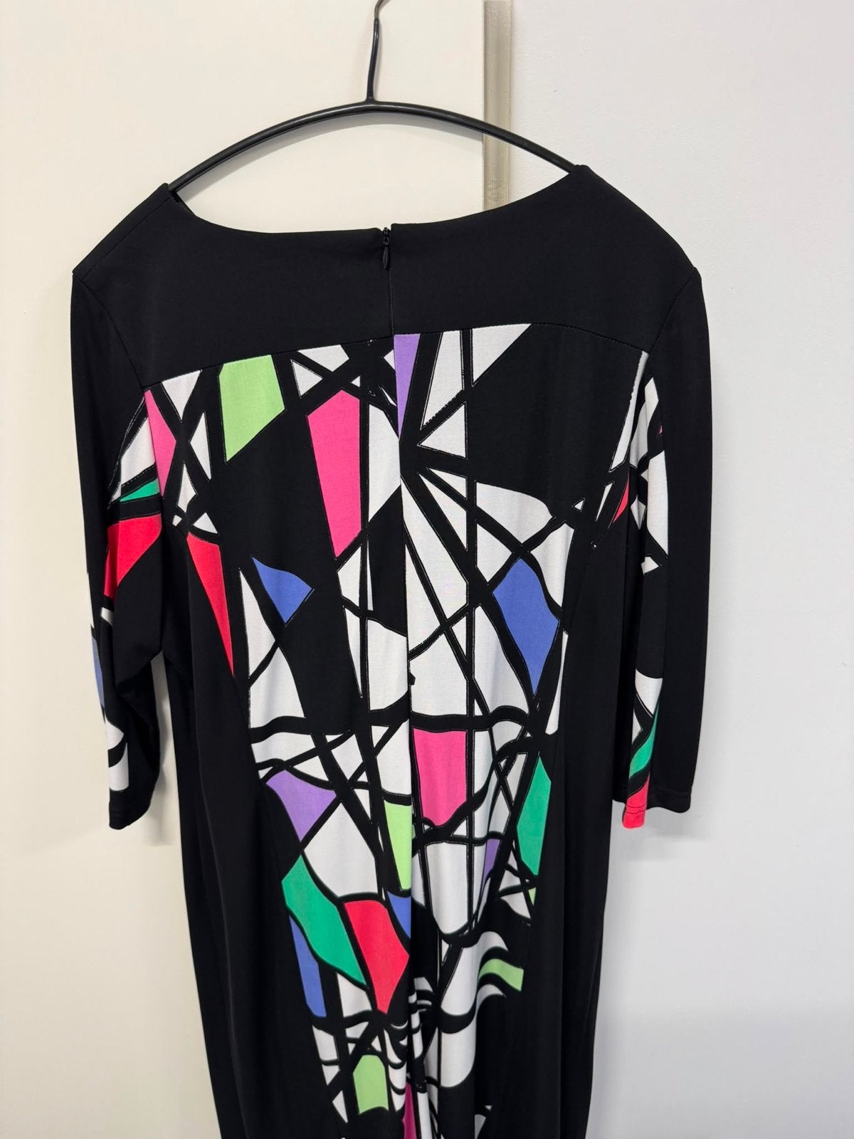 Zwarte jurk met kleurrijke geometrische print, Maat 38/40 (M), Zwart, Ophalen of Verzenden, Zo goed als nieuw