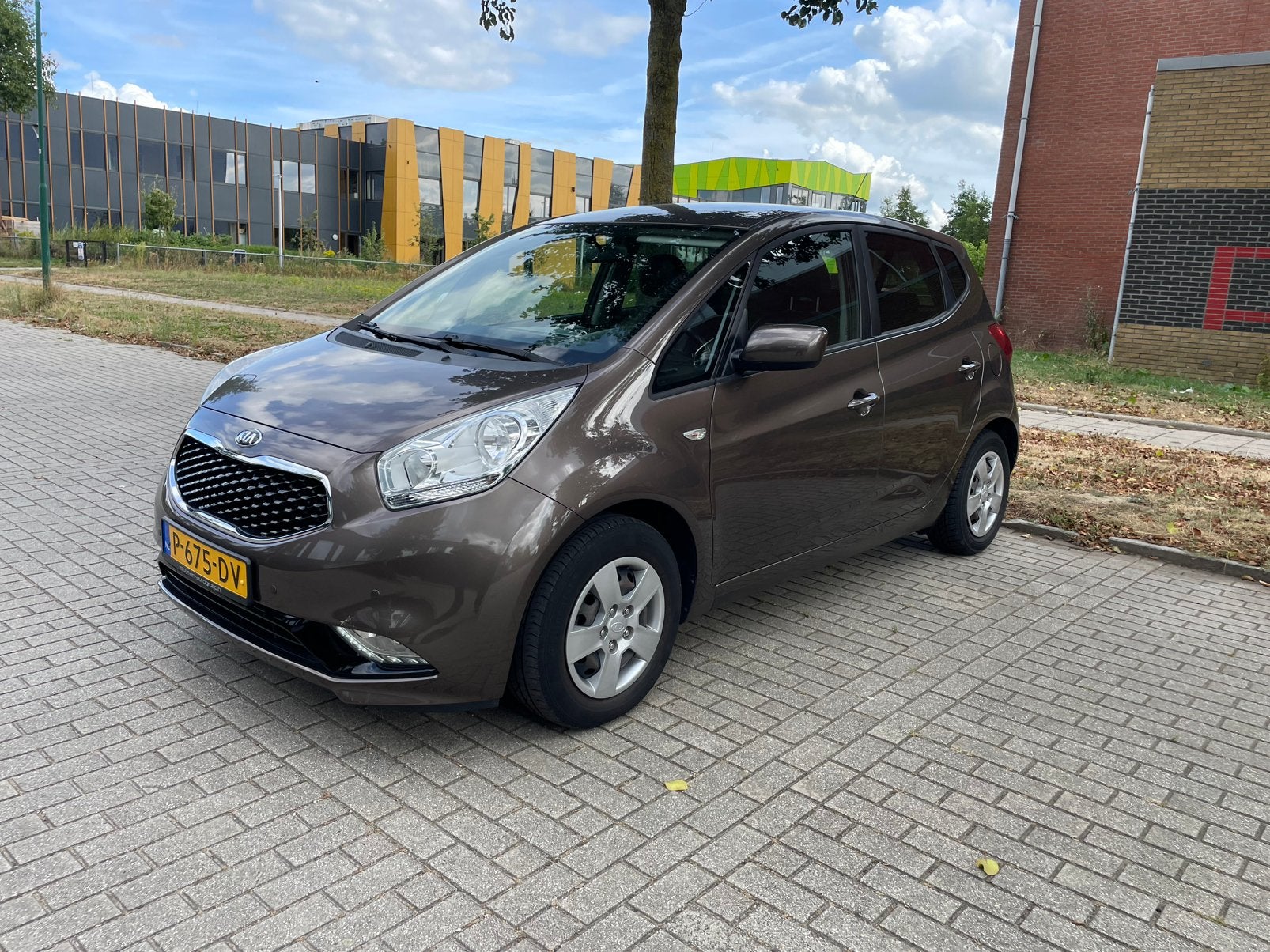 Kia Venga 1.6 Cvvt AUT 2017 Bruin 37dkm, Auto's, Kia, 15 km/l, 1591 cc, 4 cilinders, Bruin