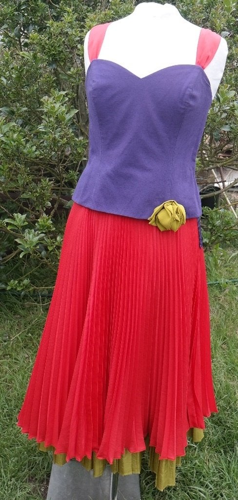 Nieuw , Zwarte Krullenpruik ,kort haar - Carnaval, Kleding | Dames, Maat 38/40 (M), Carnaval, ., Ophalen of Verzenden