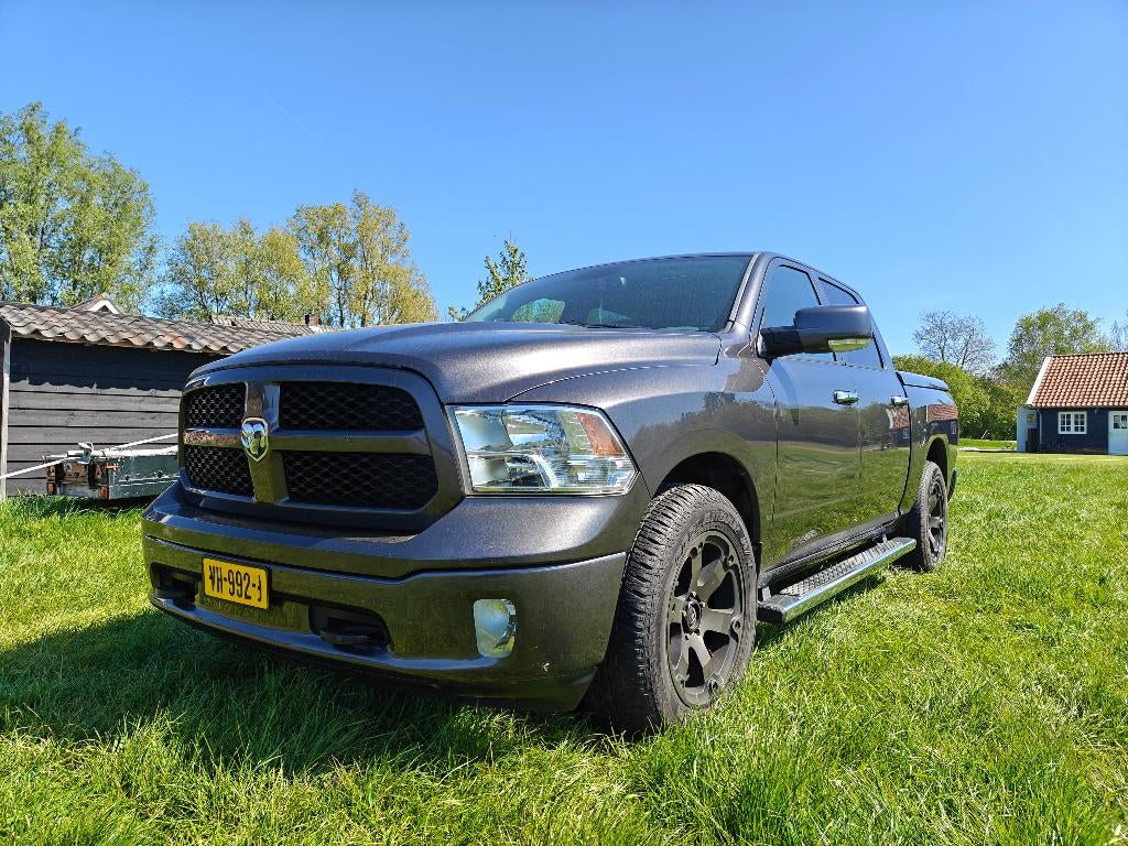 DODGE RAM 1500 CREW CAB 4x4 V6 - LAGE BIJTELLING, Auto's, Bestelauto's, Particulier, 4x4, Achteruitrijcamera, Adaptive Cruise Control