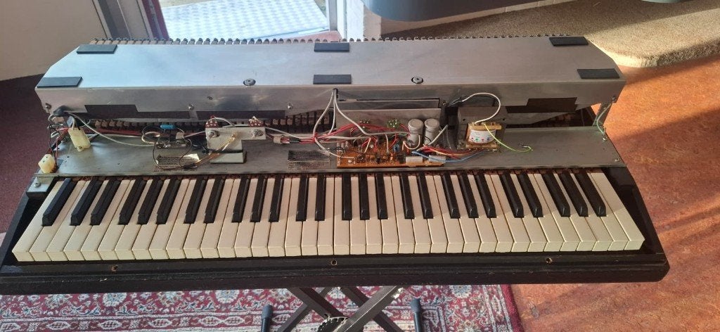Foto 4 van Wurlitzer 200A - Zwart - Nette, originele staat. 230V ombouw