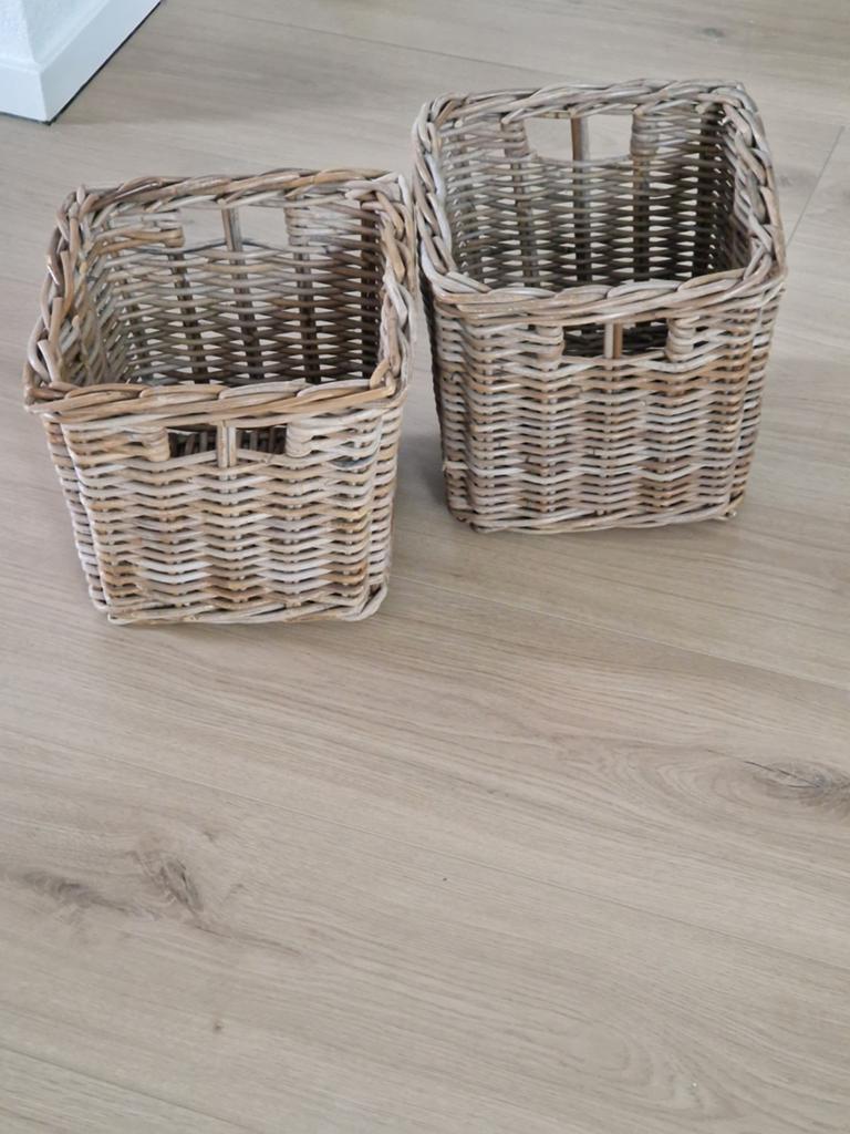2 stevige rieten mandjes - 28x24 cm, Ophalen