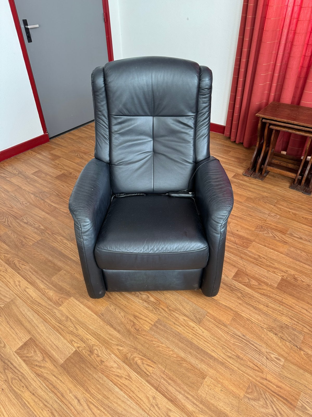 Comfortabele gebruikte senioren relaxstoel, Ophalen, Gebruikt, Leer, 75 tot 100 cm