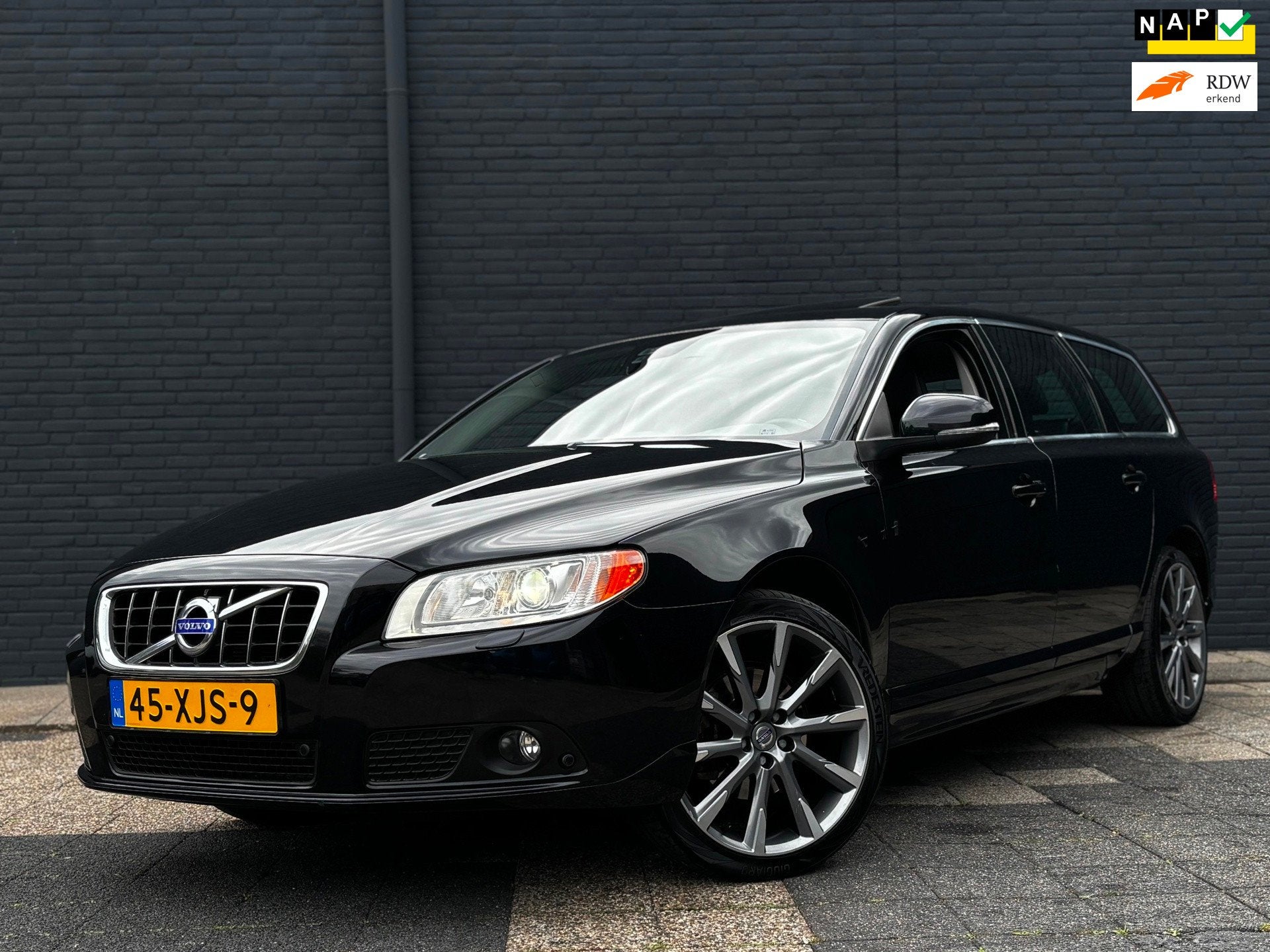 Volvo V70 Limited Edition | Automaat | Navi, Gebruikt, Zwart, 4 cilinders, Zwart