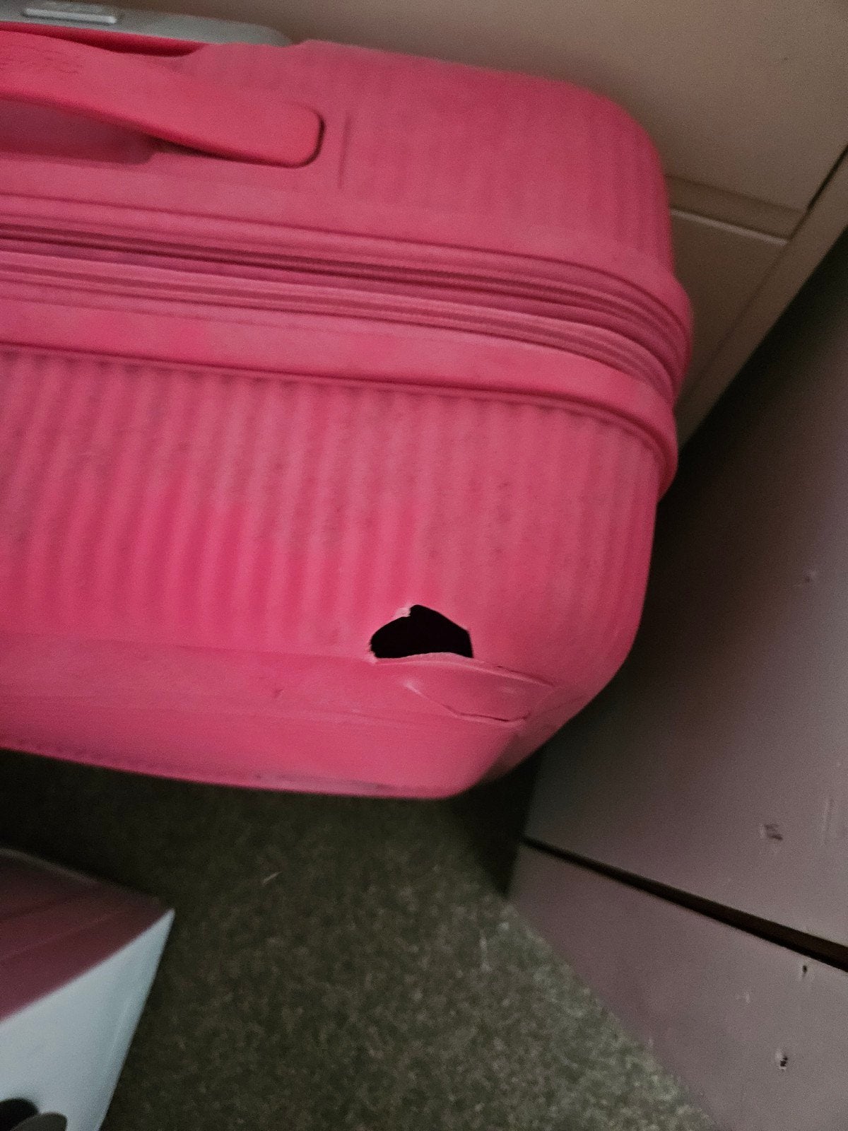 Roze American Tourister Koffer met Beschadiging, Sieraden, Tassen en Uiterlijk, Gebruikt, Ophalen of Verzenden, 60 tot 80 cm, Roze