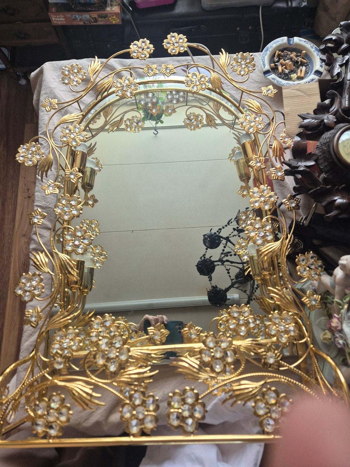 Gouden spiegel met bloemmotief en kristallen, Ophalen