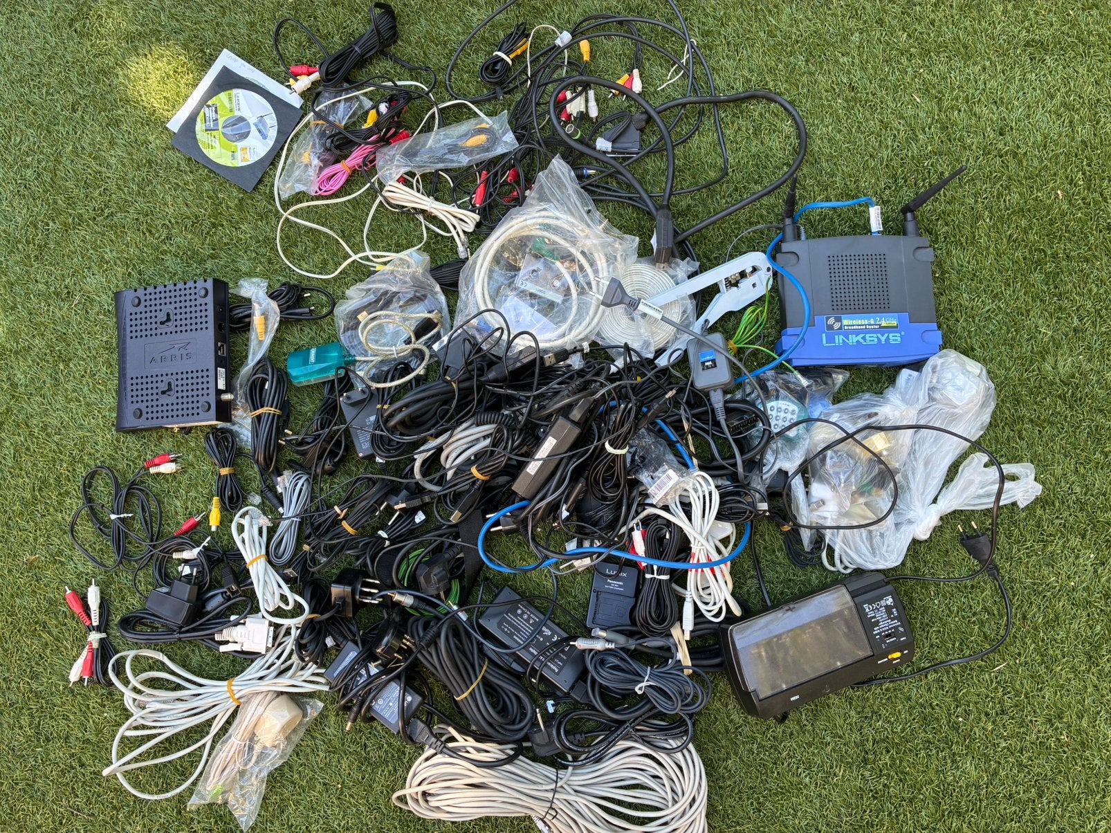 GRATIS: Kabels, router, splitter: van alles wat, Ophalen, Zo goed als nieuw
