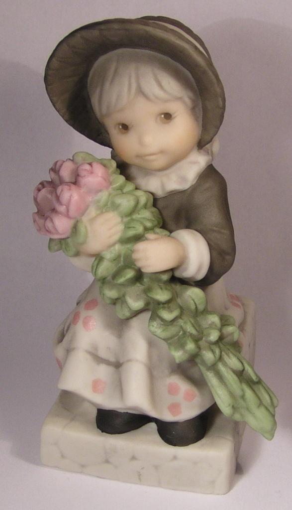 Lief Beeld van een Meisje op een Zetel met Rozen (nieuw), Verzamelen, Beelden en Beeldjes, Verzenden, Nieuw, Mens