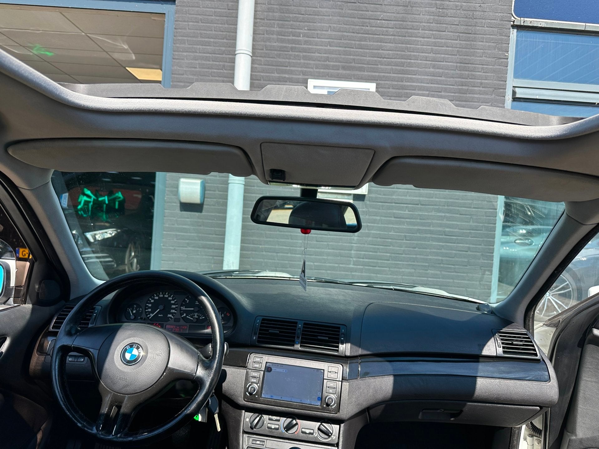 BMW 3-serie Touring 318i/APP-CONNECT/CAMERA/SCHUIFDAK/NAVI/N, Auto's, 13 km/l, 4 cilinders, Leder en Stof, Handgeschakeld