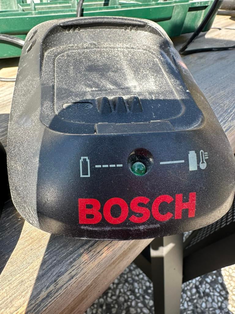 Lader en accu voor Bosch gereedschap, Doe-het-zelf en Verbouw, Gereedschap | Machine-onderdelen en Toebehoren, Ophalen of Verzenden
