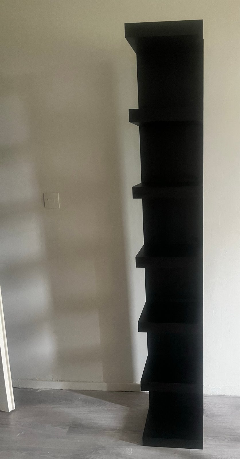 IKEA LACK zgan wandrek zwartbruin 30x190 cm, Huis en Inrichting, Ophalen, Met plank(en), Zo goed als nieuw, Minder dan 150 cm
