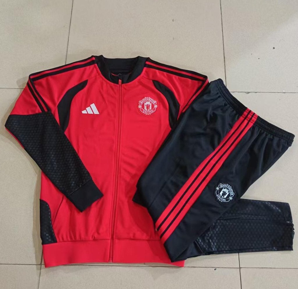 Nieuw Manchester United trainingspak rood-zwart – M/L, Ophalen of Verzenden, Nieuw, Trainingspak