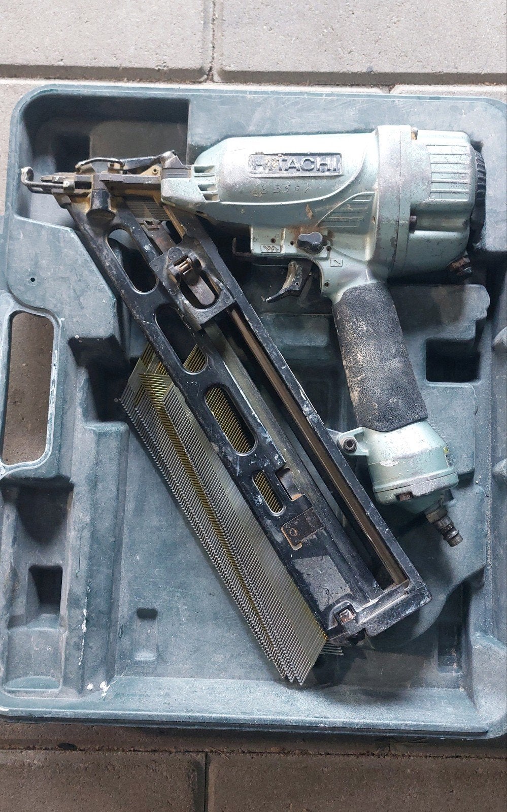 Hitachi NT65MA4(S) 15 gauge tacker - Gebruikt, werkt perfect, Ophalen of Verzenden, Gebruikt, Tacker/nietmachine, Overige merken