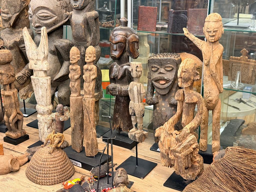 Authentieke oude Traditionele Afrikaanse maskers en beelden., Ophalen of Verzenden
