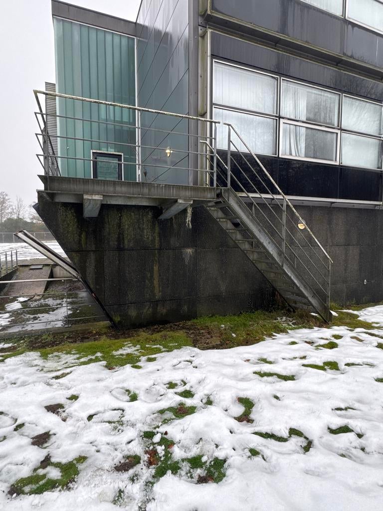 Gebruikte gegalvaniseerde bordestrap met RVS leuning, Ophalen, Gebruikt, Trap, Nvt