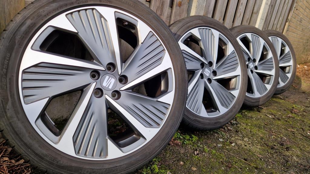 Seat ARONA 18 INCH VELGEN Bi-Color 6F9601025G Zomerset ALU, Ophalen, 18 inch, Banden en Velgen, Personenwagen