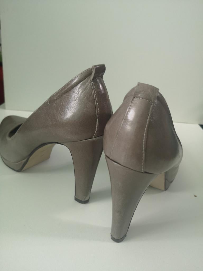 Taupekleurige leren pumps van het merk 
Noë model Nabla, Ophalen of Verzenden, Bruin