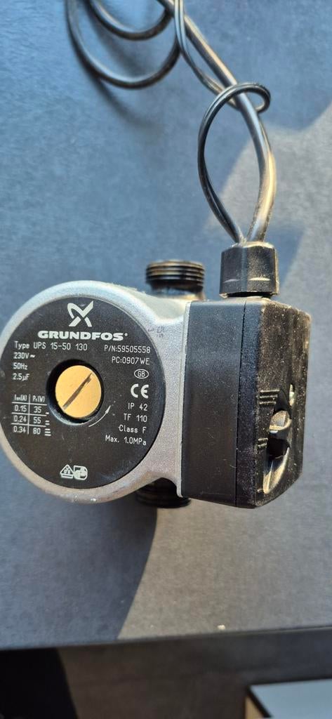 Grundfos circulatiepomp, Doe-het-zelf en Verbouw, Verwarming en Radiatoren, Gebruikt, Minder dan 30 cm, Overige typen, Minder dan 60 cm