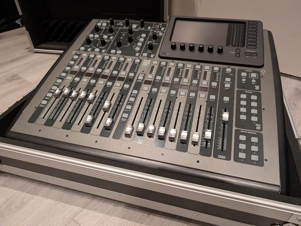 Behringer X32 Compact + flightcase – garantie tot 2028, Ophalen, Zo goed als nieuw, 20 kanalen of meer, Microfooningang