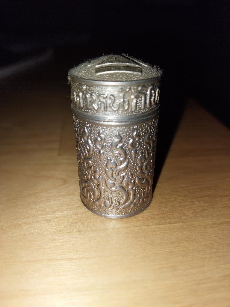 Zilveren doosje met decoratie, Ophalen