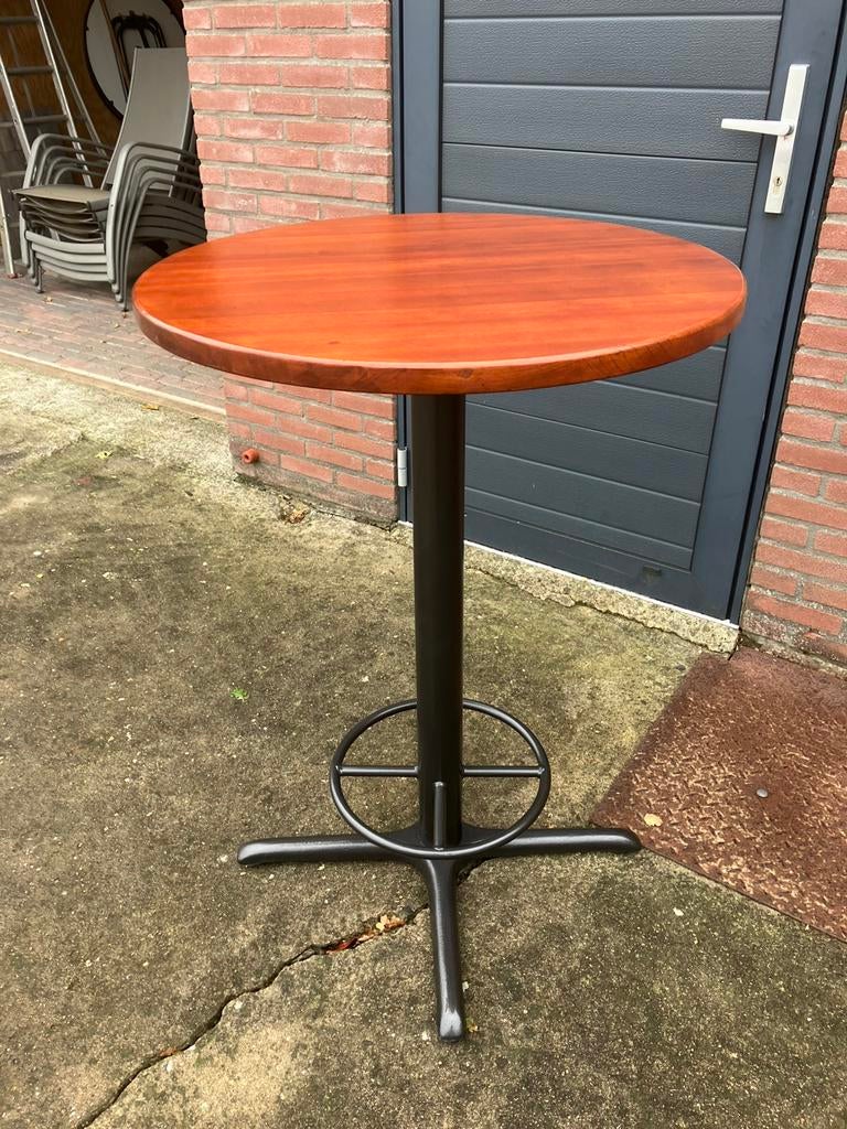 Verschillende stevige sta tafels, Ophalen, Zo goed als nieuw